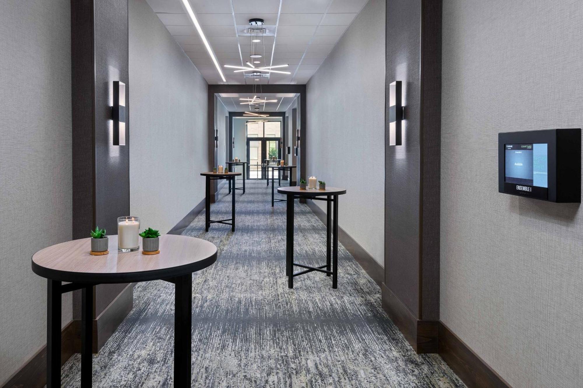 Отель Courtyard By Marriott Atlanta Midtown Экстерьер фото