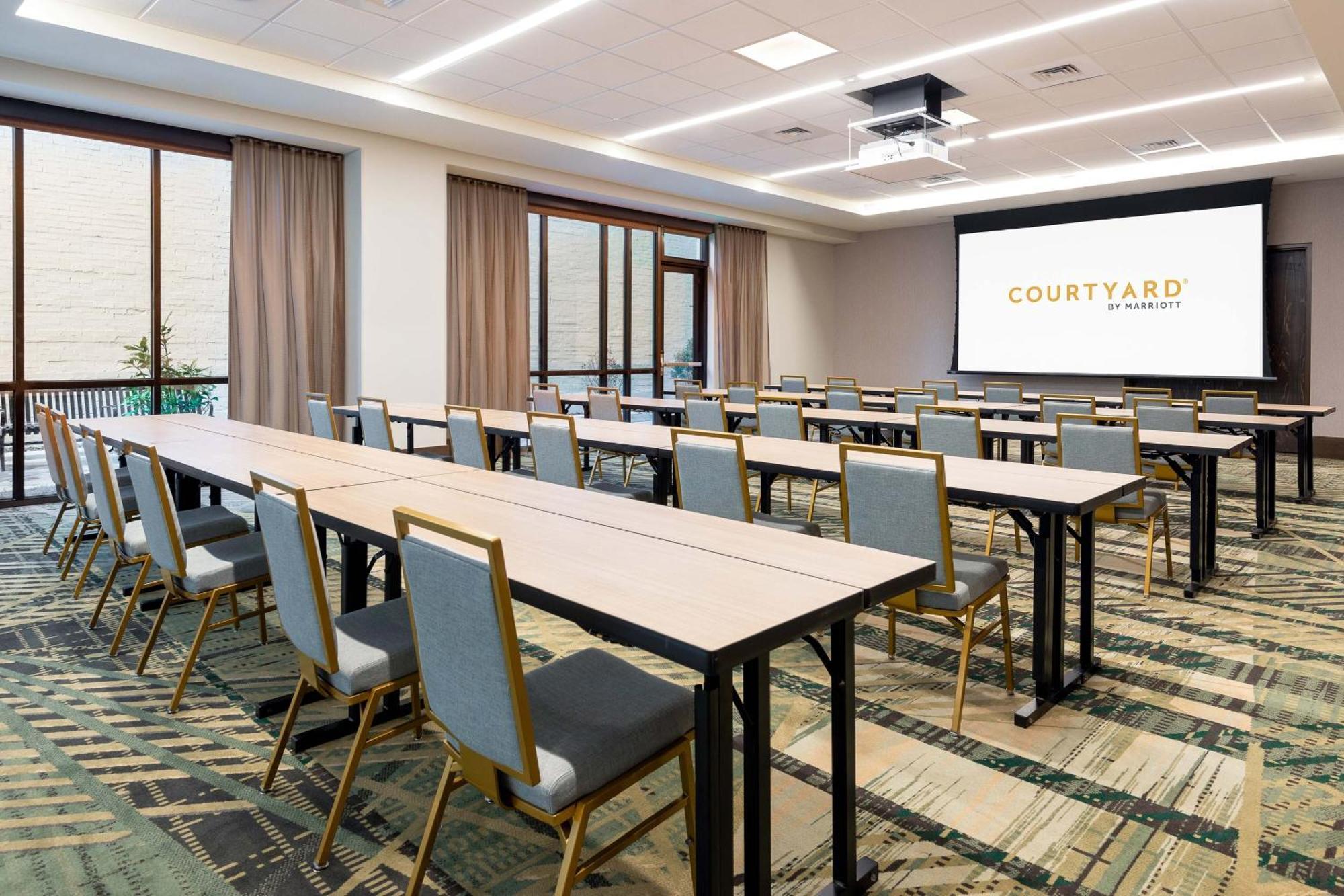 Отель Courtyard By Marriott Atlanta Midtown Экстерьер фото