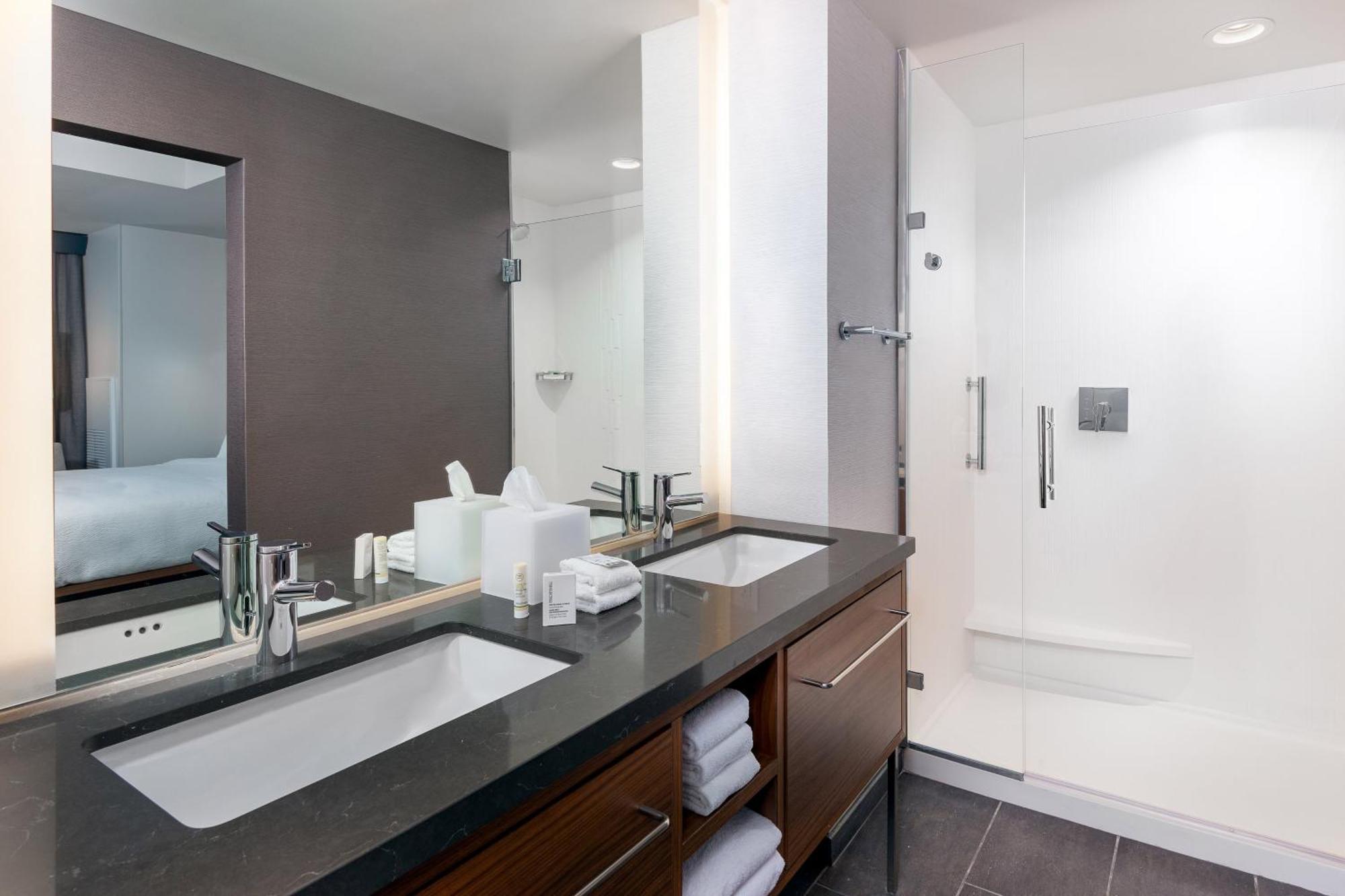 Отель Courtyard By Marriott Atlanta Midtown Экстерьер фото