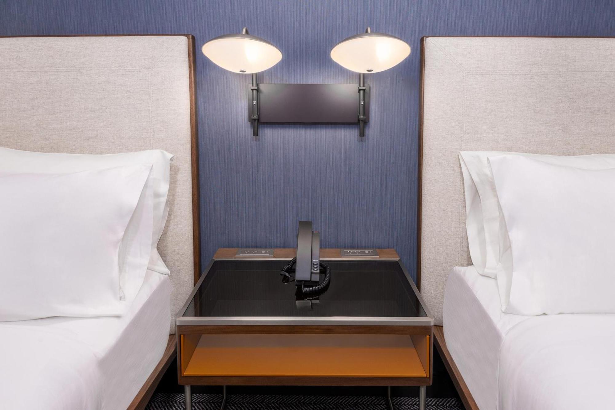 Отель Courtyard By Marriott Atlanta Midtown Экстерьер фото