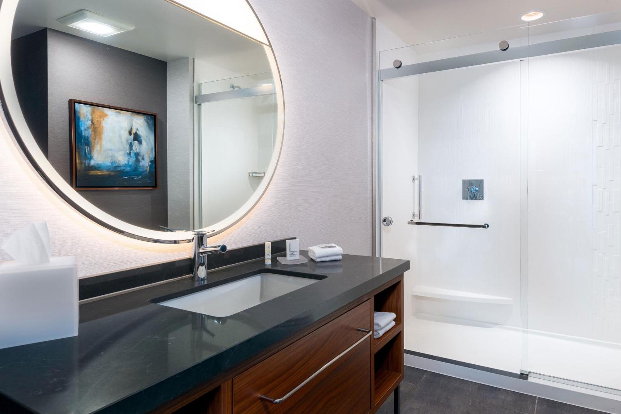 Отель Courtyard By Marriott Atlanta Midtown Экстерьер фото