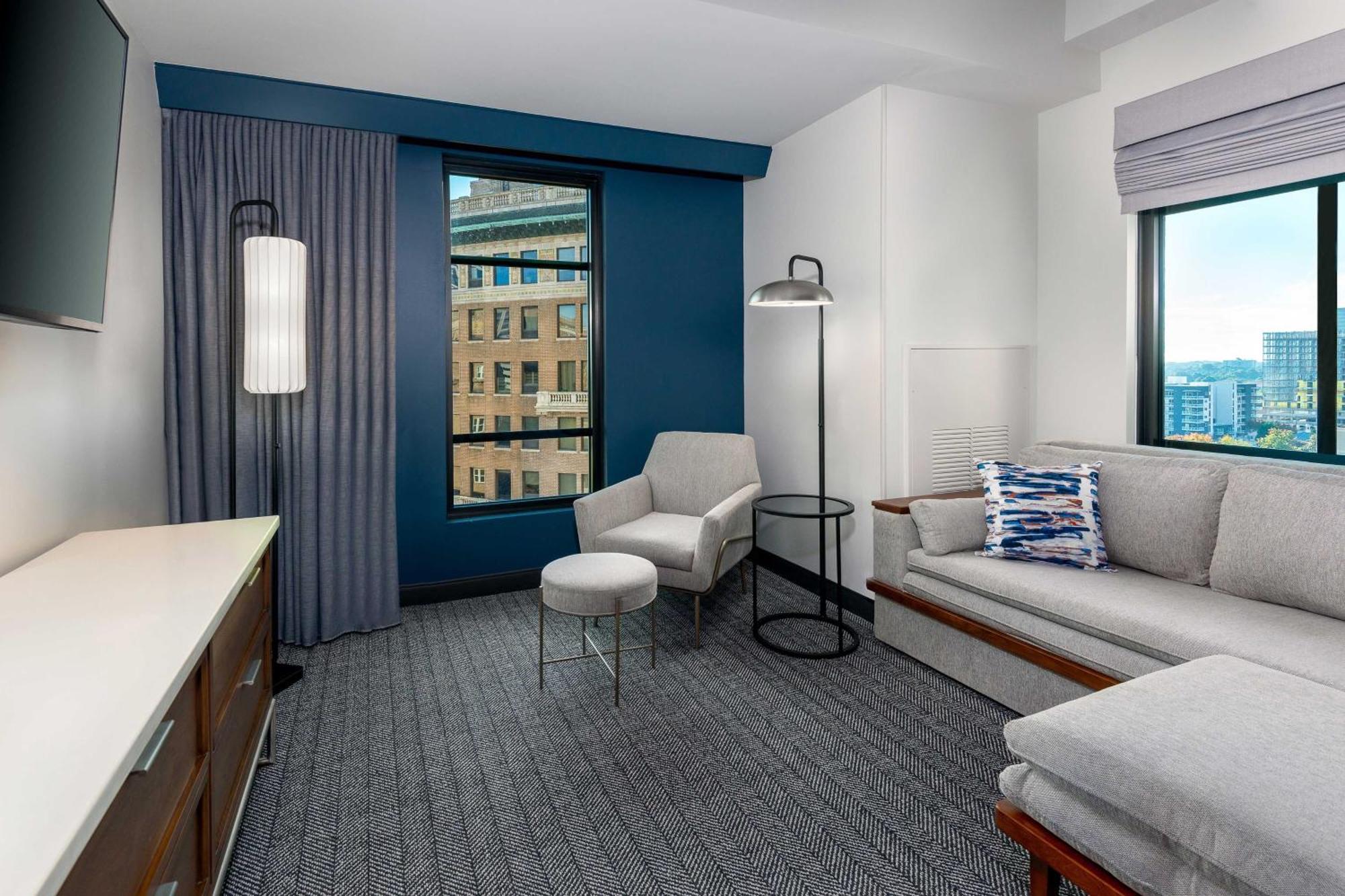 Отель Courtyard By Marriott Atlanta Midtown Экстерьер фото