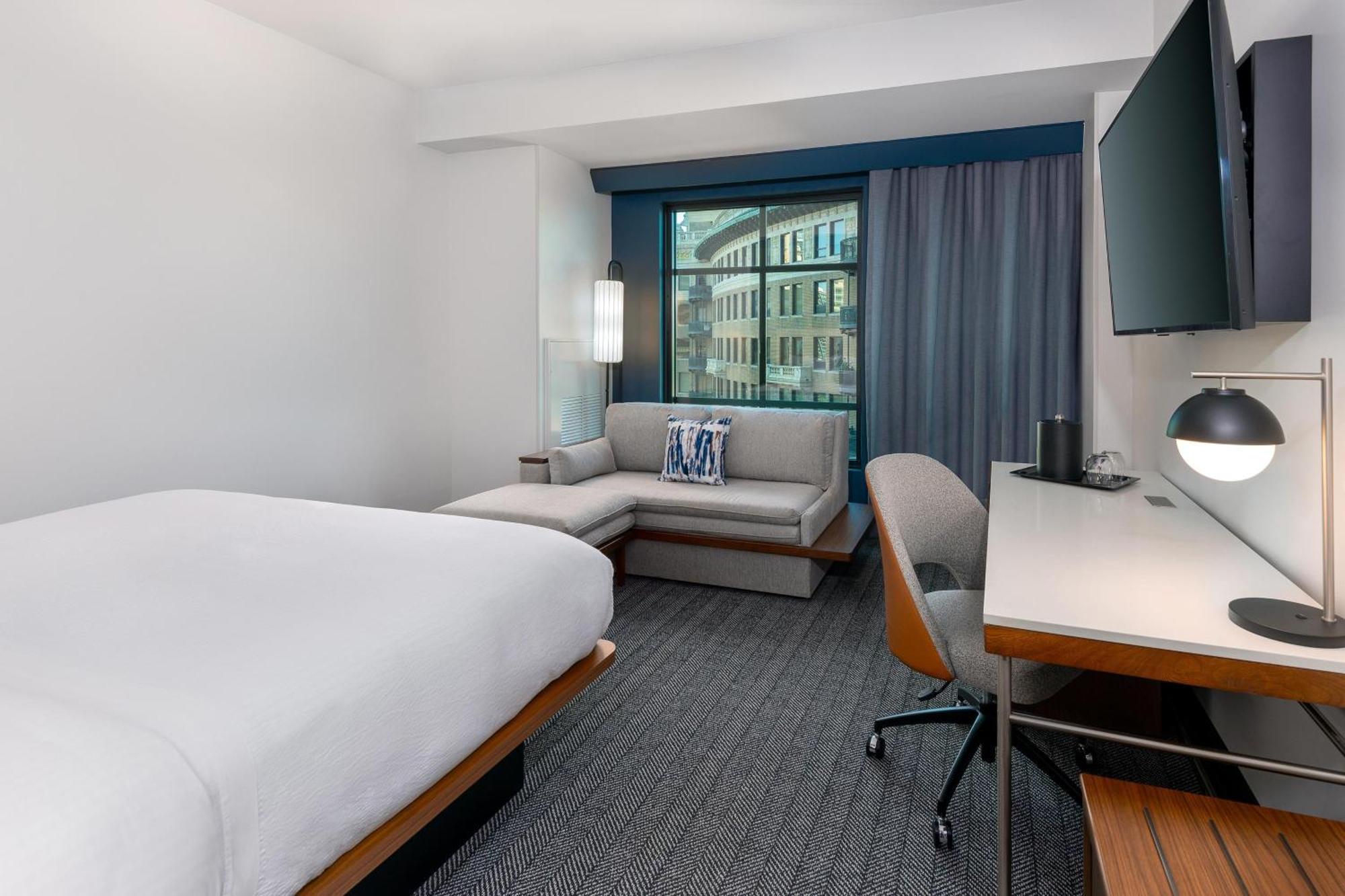 Отель Courtyard By Marriott Atlanta Midtown Экстерьер фото