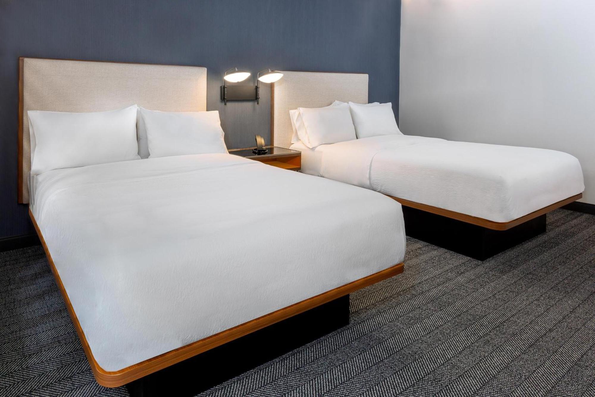 Отель Courtyard By Marriott Atlanta Midtown Экстерьер фото