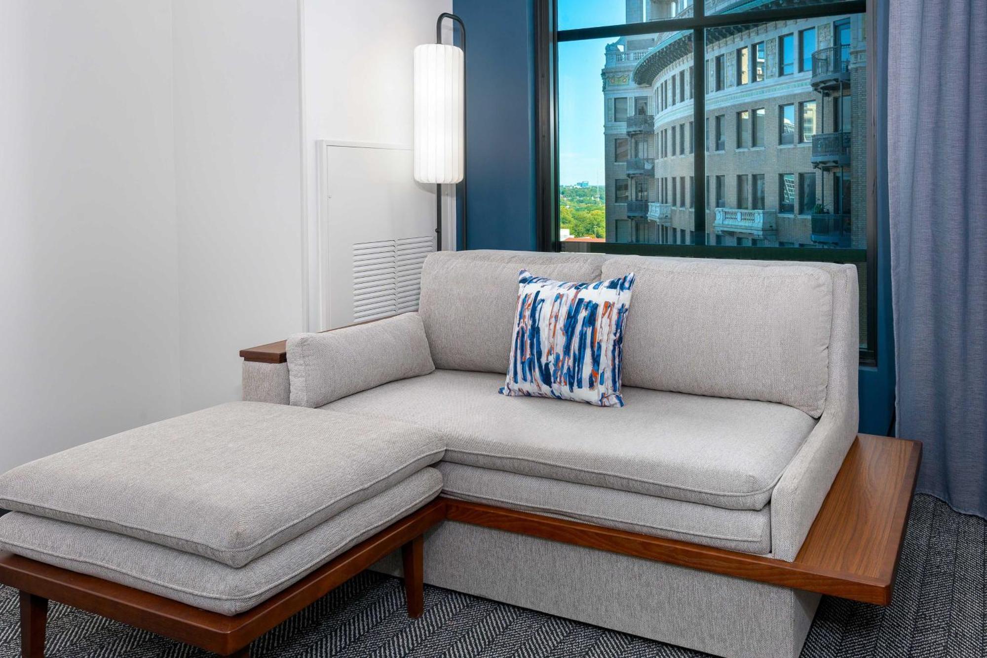 Отель Courtyard By Marriott Atlanta Midtown Экстерьер фото